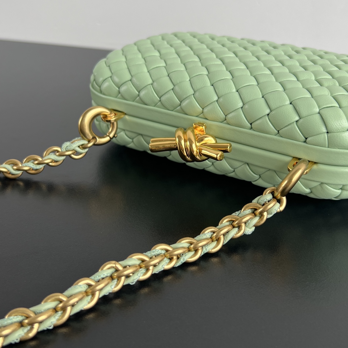 Knot Padded Intreccio Leather Clutch With Chain Green Oasis